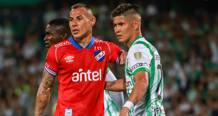 Eduardo Vargas es el blanco de las críticas tras goleada sufrida por Nacional en Colombia.