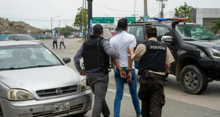 Detienen a más de 60 personas por presunto fraude y falso sufragio durante las elecciones de Ecuador