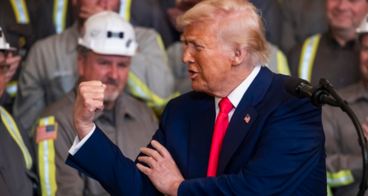 Trump vuelve al pasado y firma orden para incentivar el uso del carbón como combustible en EEUU