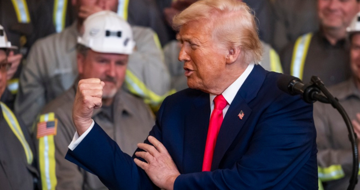 Trump vuelve al pasado y firma orden para incentivar el uso del carbón como combustible en EEUU