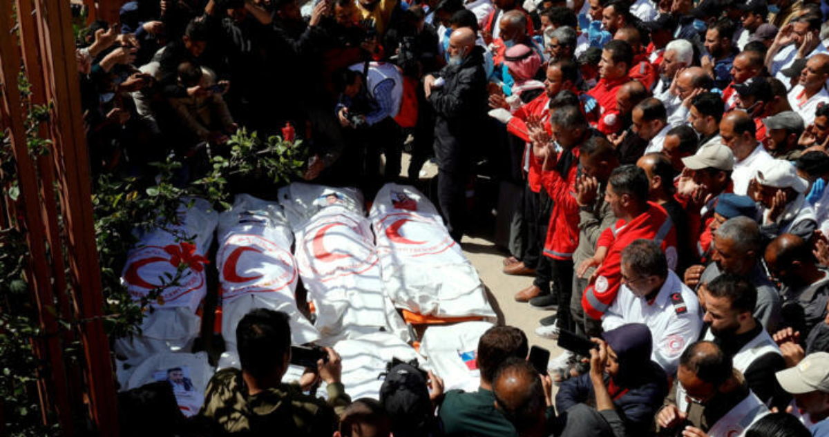 Ejército israelí niega ejecuciones y tilda de “fallas profesionales” asesinatos de socorristas en Gaza