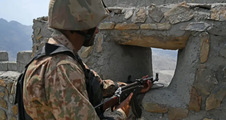 Ejército pakistaní mata a 54 yihadistas que intentaron infiltrarse desde Afganistán
