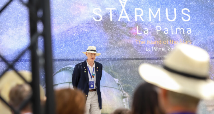 El Nobel John Mather: “Creo que no estamos solos, pero que nuestros vecinos están muy lejos”