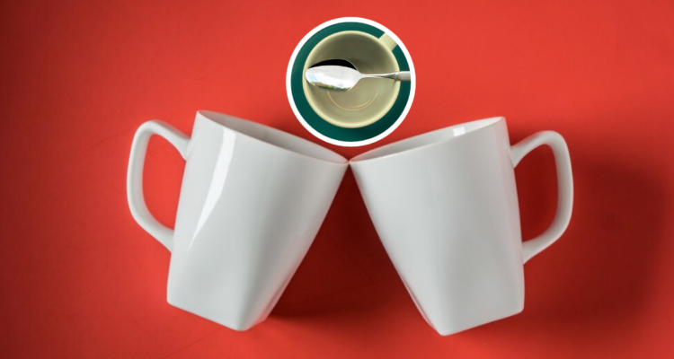 Era tan simple: el truco para verter líquido de un envase a otro sin derramarlo (como suele ocurrir)