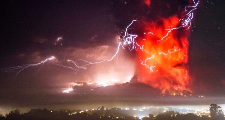 ERUPCIÓN DE VOLCÁN CALBUCO
