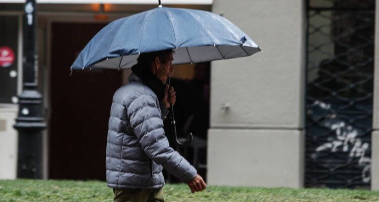 “Escote de la muerte”: el fenómeno que afectará las lluvias pronosticadas para Santiago