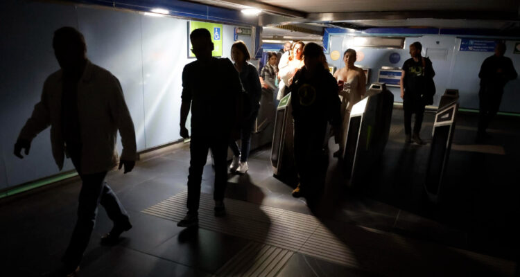 España recupera más del 80% de la demanda de electricidad tras masivo apagón