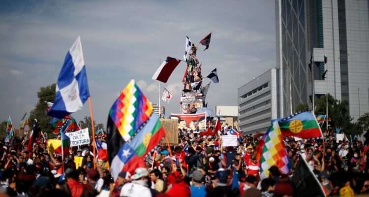 ¿ A qué se debe que llevemos ya tres años sin movimientos sociales en Chile?