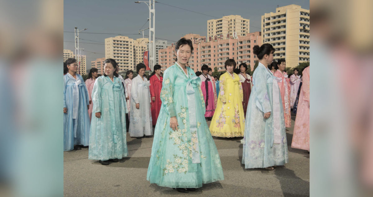 Exposición fotográfica sobre la sociedad en Corea del Norte llega al Centro Cultural Estación Mapocho