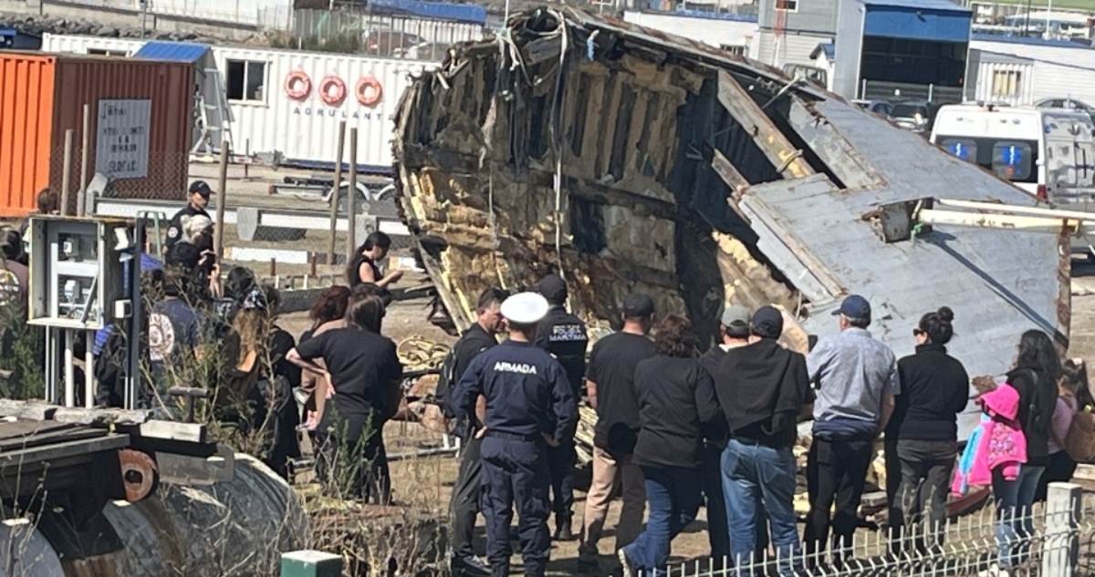 Familiares de tripulantes del Bruma llegan al SML en medio de trabajos del buque Cabo de Hornos