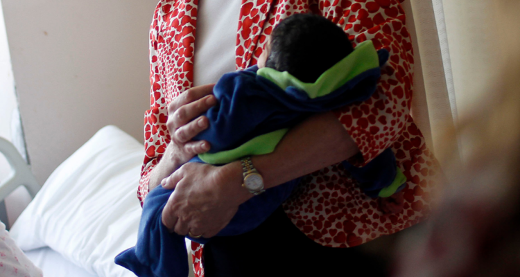 Fecundidad en Chile cae al 56,6% en mujeres entre 15 y 49 años: RM es la con menor porcentaje