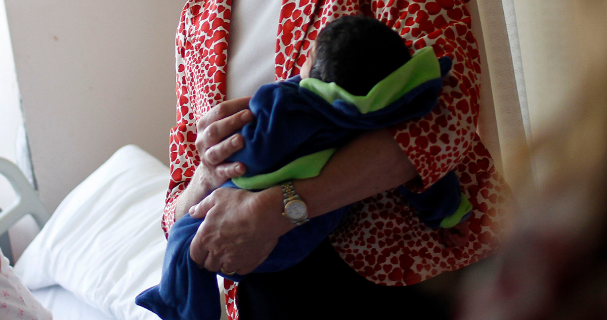 Fecundidad en Chile cae al 56,6% en mujeres entre 15 y 49 años: RM es la con menor porcentaje