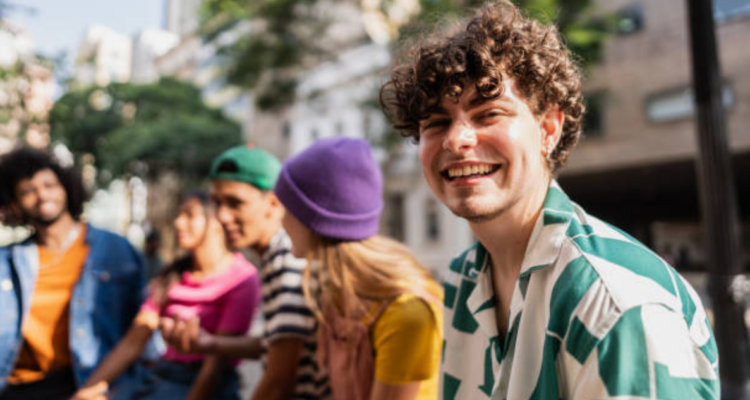 A la Generación Z no le importan las marcas: el 70% no logra conectar o no le interesan, según estudio