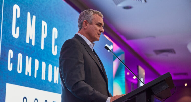 Gerente general de CMPC destacó importancia de avanzar en sostenibilidad empresarial y equidad social