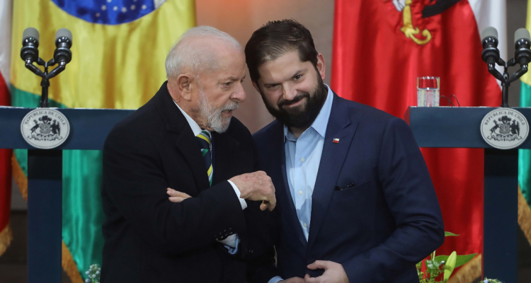 Gobierno dice que viaje de Boric a Brasil buscará “robustecer” relaciones en medio de crisis global