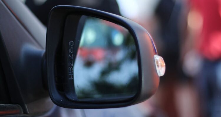 Queda menos de 1 mes: cómo debe ser el grabado de patentes y qué vehículos se excluyen