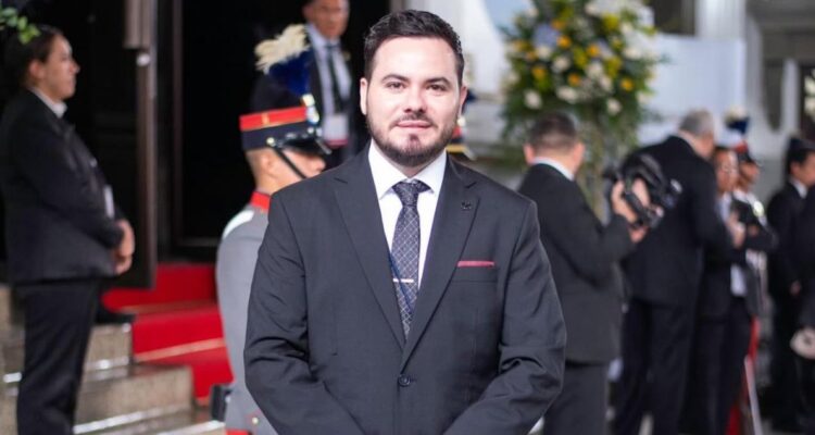 Jefe jurídico del Congreso de Guatemala es asesinado a tiros en estacionamiento de un centro comercial