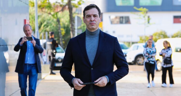 Procesan al hermano del presidente de España por tráfico de influencias y prevaricación