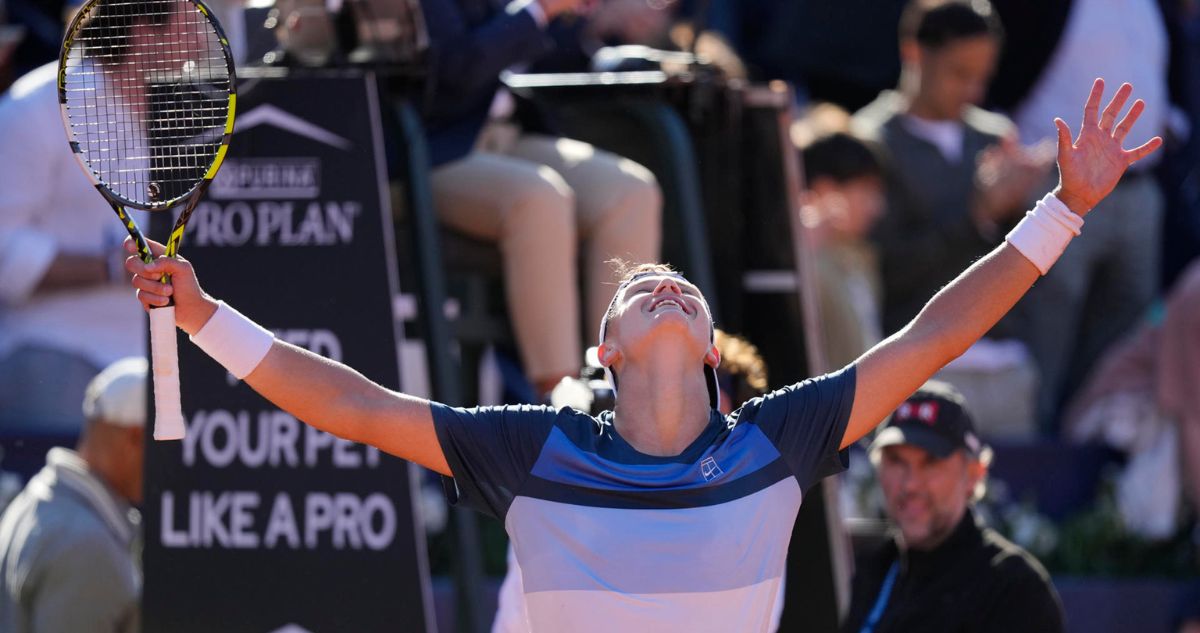 Holguer Rune, campeón en Barcelona tras superar a Carlos Alcaraz