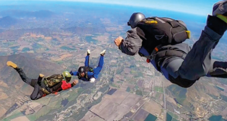 Hombres muere en salto en paracaídas
