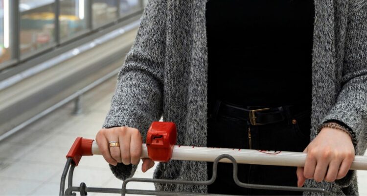 A qué hora abren cierran cuál es el horario de supermercados malls jueves 1 de mayo y miércoles 30 de abril por feriado irrenunciable día del trabajador.