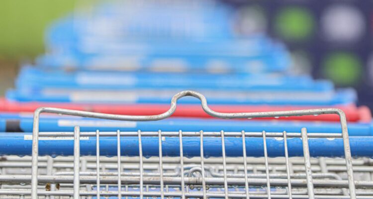 Cuál horario supermercados, malls, tiendas y comercio en el feriado no irrenunciable de viernes santo por fin de semana largo de semana santa en chile.