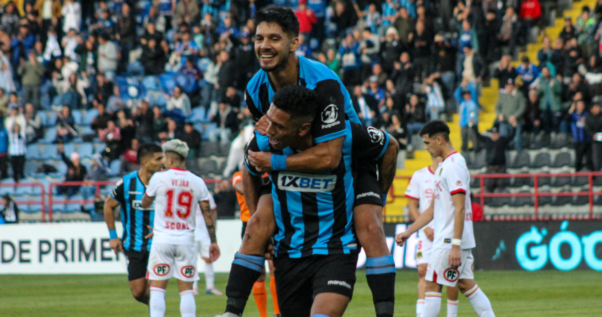 Martínez y Odriozola llevan a Huachipato a la cima de La Liga: ajustada victoria ante Unión Española