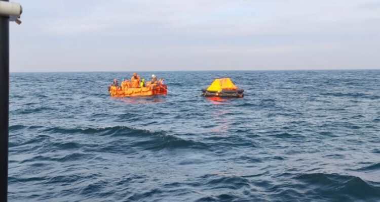 HUNDIMIENTO DE LANCHA EN SAN PEDRO DE LA PAZ