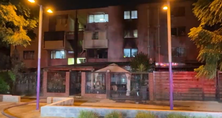 Dos departamentos resultan afectados tras incendio en Estación Central