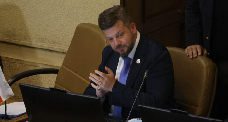 Diputada Castillo (PC) denuncia insultos y gestos de Kaiser durante revisión de AC contra Fernández