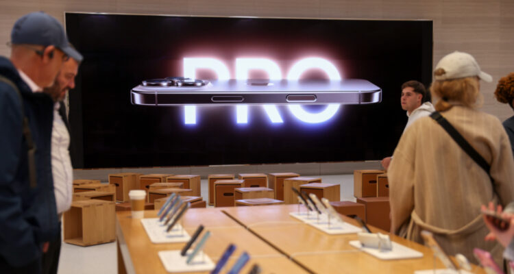 Cada iPhone costaría al menos 3 millones de pesos si Apple comienza a fabricarlos en EE.UU.