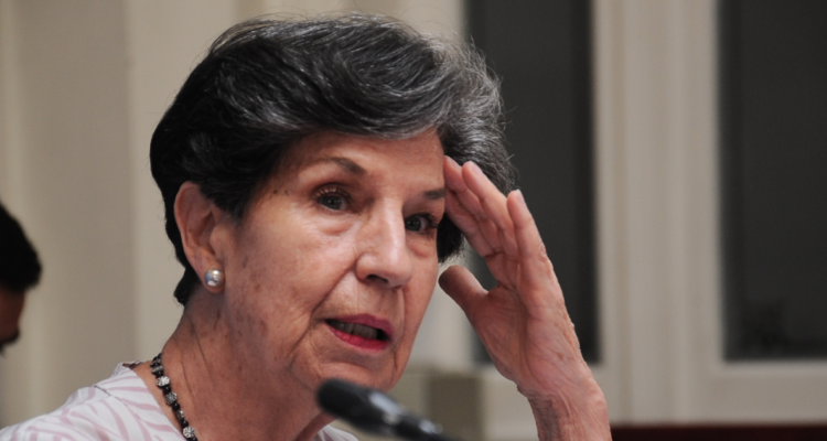 Aseguran que Isabel Allende estaría evaluando renunciar al Partido Socialista ante fallido reemplazo
