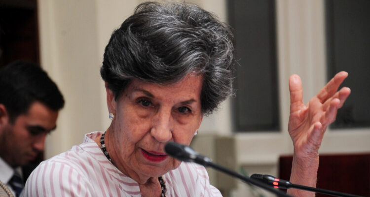 Isabel Allende acusa “motivación política de la derecha” por su inédita destitución resuelta por el TC