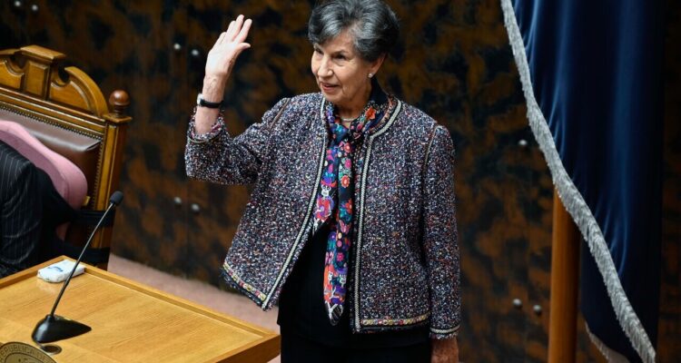 TC confirma fallo que destituye a la senadora Isabel Allende de la Cámara Alta