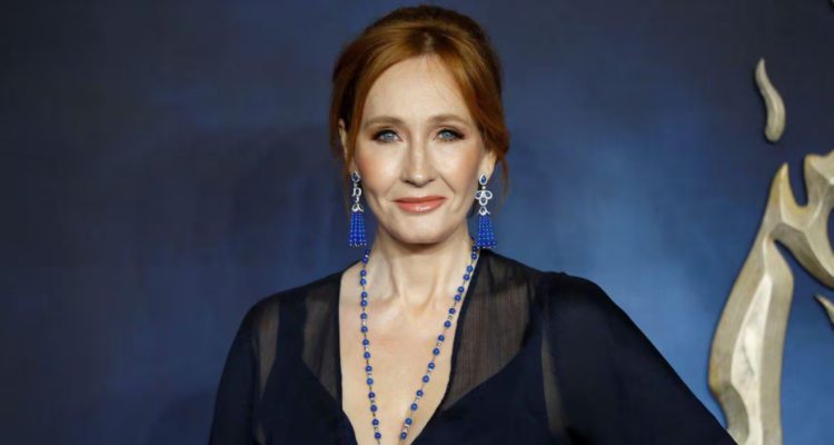 J.K Rowling celebra que fallo del tribunal Supremo británico no reconozca a mujeres trans como mujeres