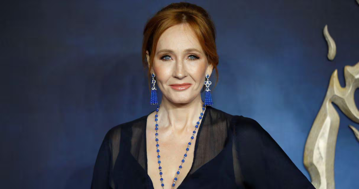 J.K Rowling celebra que fallo del tribunal Supremo británico no reconozca a mujeres trans como mujeres