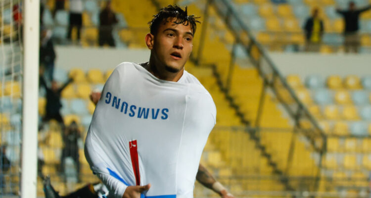 Jader Gentil jugando para Universidad Católica