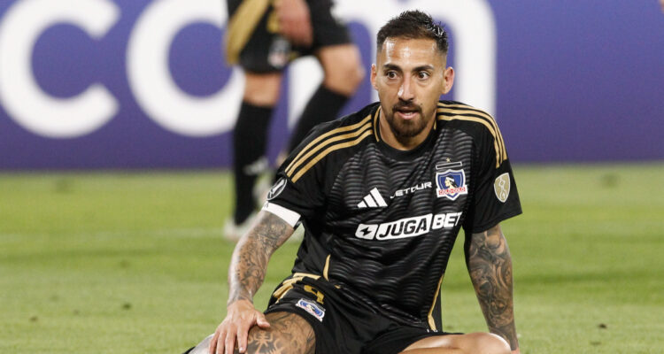 Javier Correa jugando para Colo Colo
