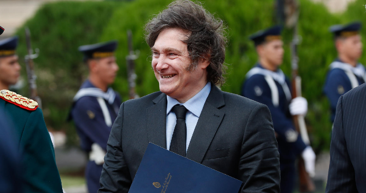 “Somos más libres, hemos roto otra cadena más”: Milei celebra salida del cepo cambiario en Argentina