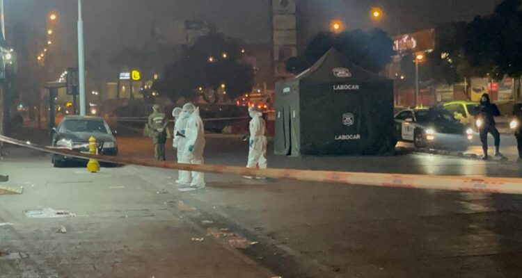 Joven es asesinado con un disparo en la cabeza en plena Alameda en Santiago