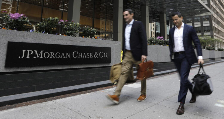 CEO del banco más grande de EEUU por aranceles: el “entorno económico más peligroso desde la WWII”