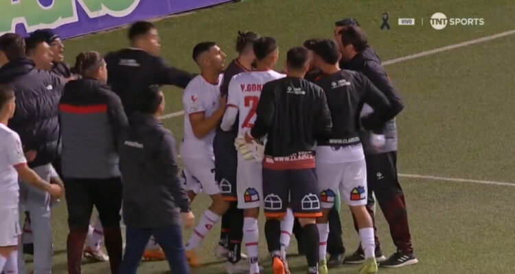 Jugadores de San Felipe en el momento de la agresión