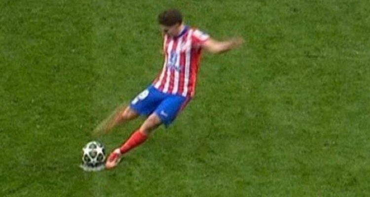 Julián Álvarez penal Champions