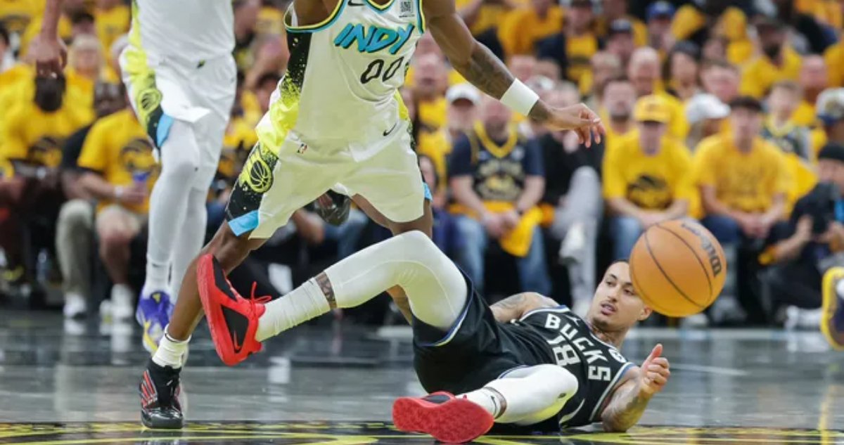 Kyle Kuzma contra los Pacers