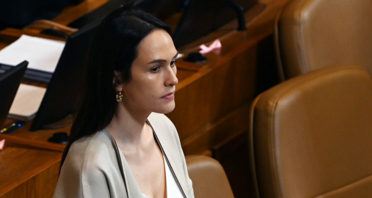 Labra tacha de “capricho” la permanencia de Francisca Moya: “Está contaminando a todo el Gobierno”