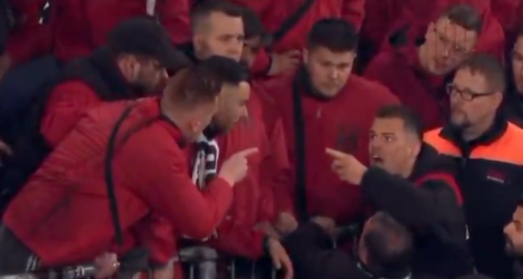 Revisa la tensa discusión entre Xhaka e hincha de Leverkusen.