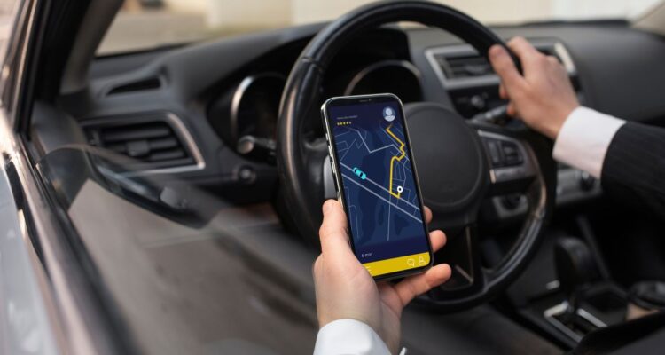 Cuáles son los requisitos y exigencias para conductores, choferes y vehículos con la nueva ley y reglamento Uber Empresas de Aplicaciones de Transporte (EAT).