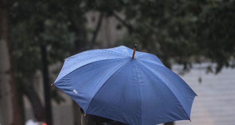 Pronóstico del tiempo en Chile dice que habrá chubascos con lluvias, bajas temperaturas y tormentas eléctricas en 7 regiones.