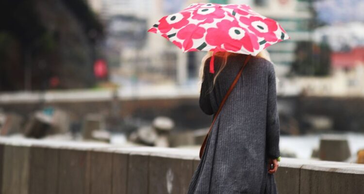 Anuncian lluvias por río atmosférico categoría 4 en 7 regiones de chile tras el fin de semana, revisa dónde y cuánto lloverá con viento temporal.