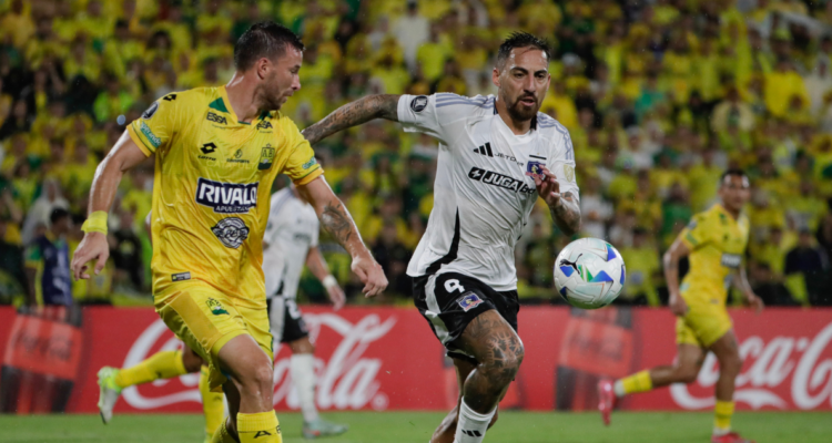 Luciano Pons y sus dardos para Colo Colo tras anotarles en Copa Libertadores.